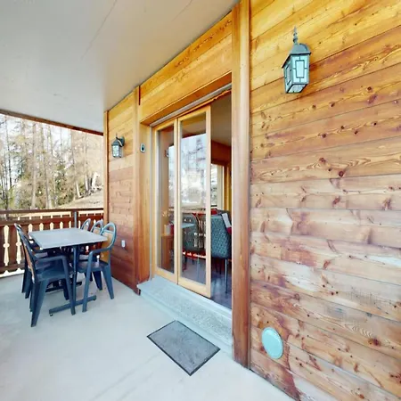 Centrally-located For 6 Lejlighed *