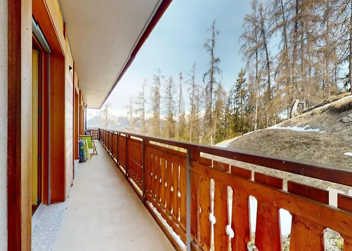 Centrally-located For 6 *