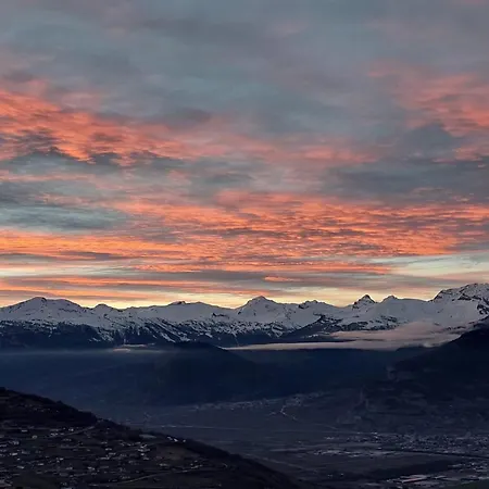 Centrally-located For 6 شقة