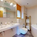 Apartman Centrally-located For 6 *