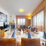 Apartman Centrally-located For 6