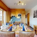 Apartman Centrally-located For 6 *
