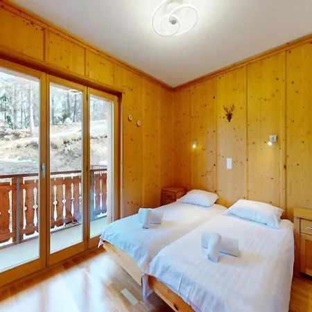 Centrally-located For 6 Apartman *